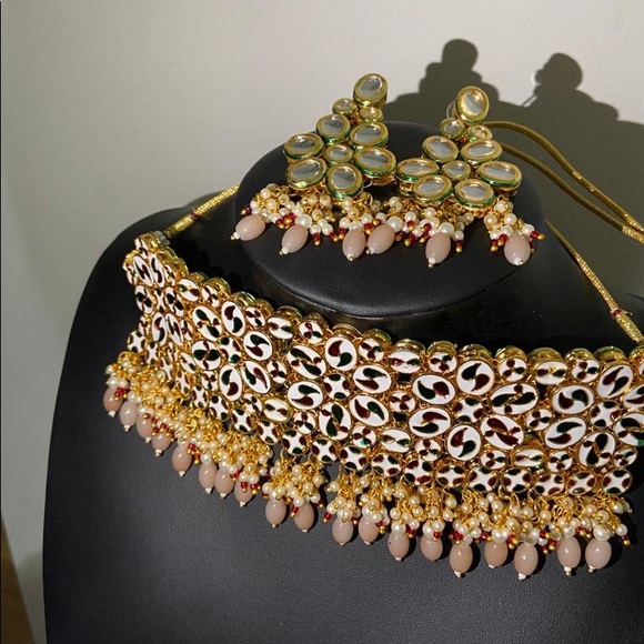 Kundan and semi precious stones Indian wedding jewellery set - Picture 6 of 8